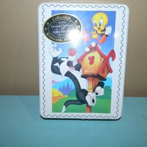1998 Warner Bros Tweety Bird Stationary Lot in Metal Box